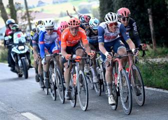 Pedersen gana mientras Van Aert y Van der Poel se marcan