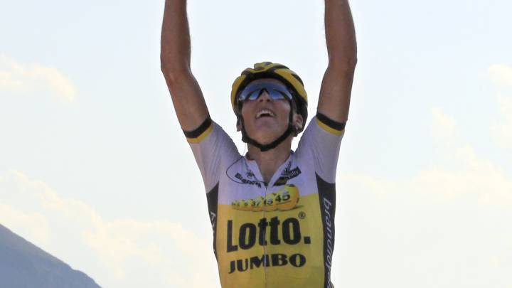 Robert Gesink celebra su victoria en la cima del Aubisque en la Vuelta a España 2016.