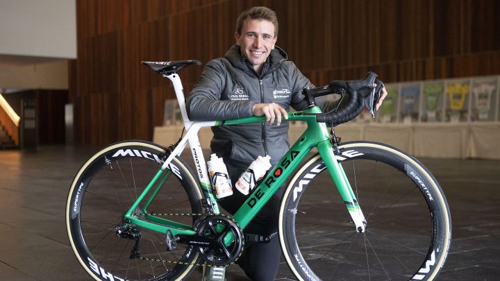 El ciclista del Caja Rural Jonathan Lastra posa en una entrevista para AS.