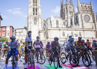 La insólita salida de la Vuelta 21: dentro de la Catedral de Burgos