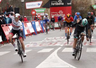 Philipsen gana al esprint una etapa durísima en La Vuelta