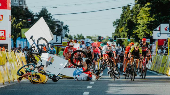 La UCI suspende nueve meses a Groenewegen por su brutal derribo a Jakobsen en Polonia
