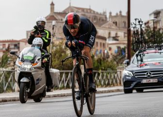 Geraint Thomas se disloca el hombro derecho en una caída