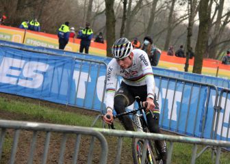 Tres de tres en 2021 para el dominador Van der Poel