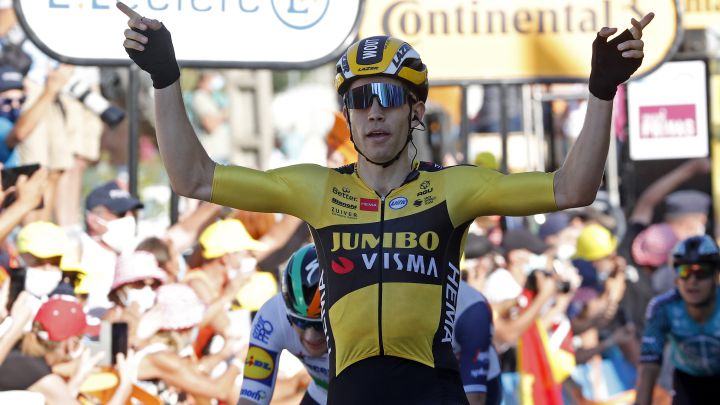 Wout Van Aert celebra su victoria en la quinta etapa del Tour de Francia 2020 con final en Privas.