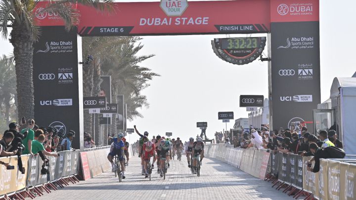 Sam Bennett no tiene rival al esprint en el UAE Tour