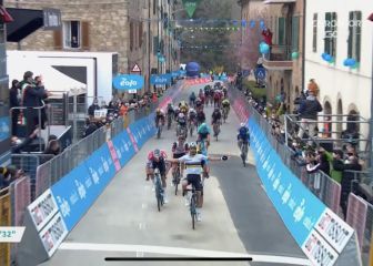 Alaphilippe triunfa por delante de Van der Poel y Van Aert