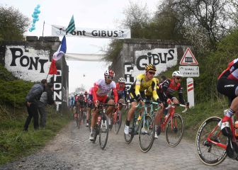 La París-Roubaix 2021 en abril, cada día más lejos