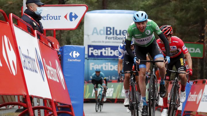 Dan Martin se impone en la tercera etapa de la Vuelta a España 2020 con final en la Laguna Negra de Vinuesa.