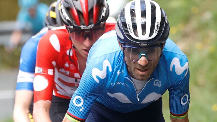 El corredor del equipo Movistar, Alejandro Valverde, durante la sexta y última etapa de la Vuelta al País Vasco-Itzulia entre Ondarroa y el alto de Arrate.