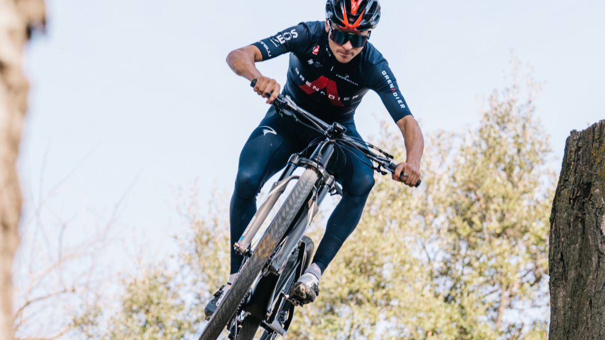 Pidcock wins everything: triumph in his debut in mountain bike