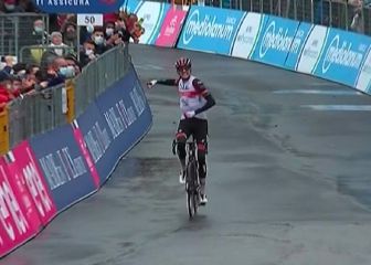 Landa y Bernal se exhiben en un final pasado por agua