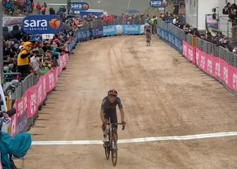 Exhibición de Egan Bernal en el sterrato: etapa y liderato