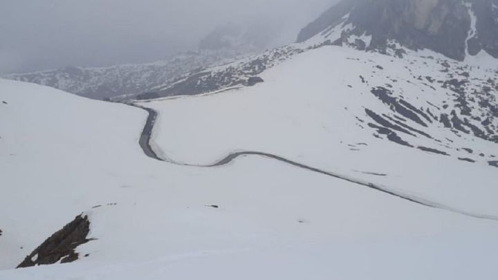 La etapa reina del Giro, recortada por la nieve y el frío