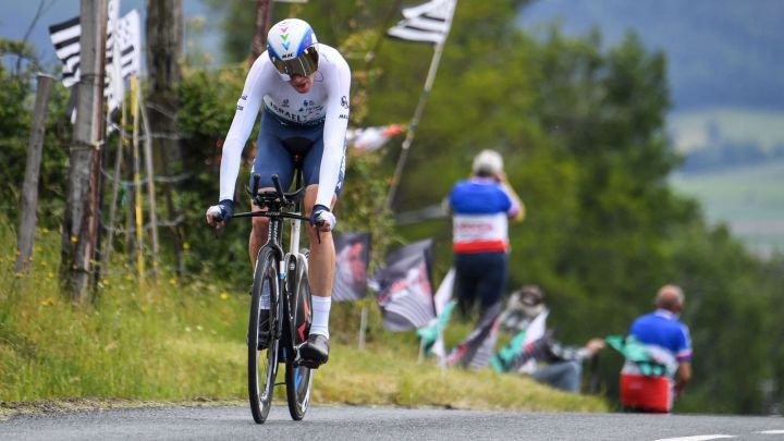 Chris Froome rueda durante la contrarreloj en la cuarta etapa del Dauphiné.