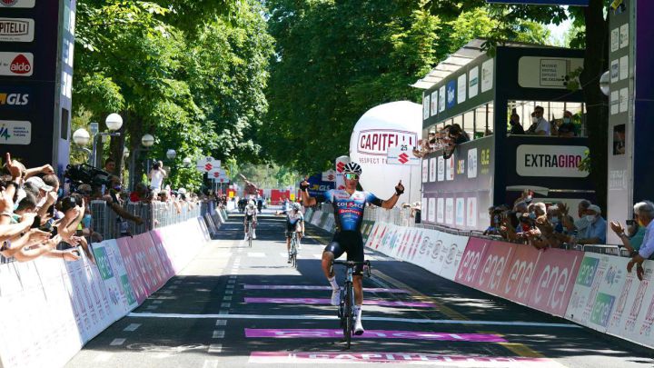 Juan Ayuso sigue su escalada a la cima: etapa y maglia rosa