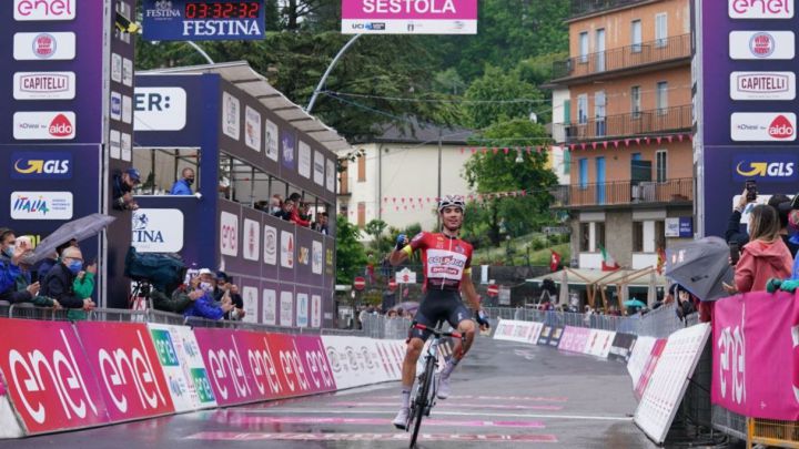 Ayuso asombra en el Giro: gana en la montaña y recupera el rosa