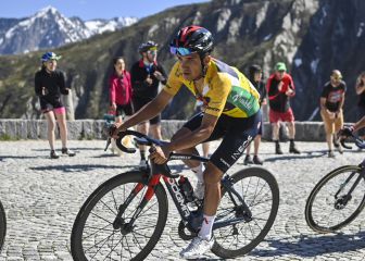 Carapaz da un paso adelante