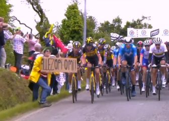 La aficionada que provocó la caída masiva está en busca y captura