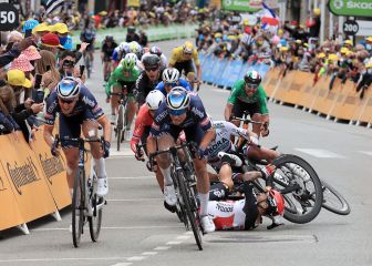 Así ha sido la tremenda caída de Caleb Ewan y Peter Sagan