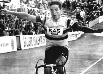 Un escalador en puerto de mar