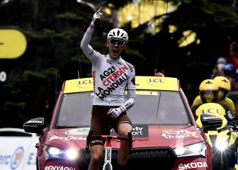 Victoria de Ben O'Connor en solitario en los Alpes bajo la lluvia