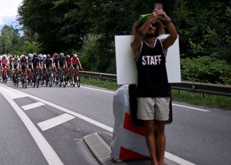 Un selfie delante del pelotón del Tour de Francia
