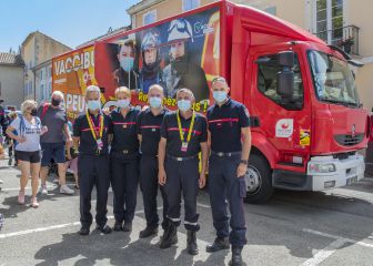 Vacunación en el camión de los bomberos del Tour