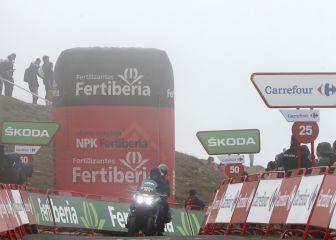 El público volvió a un gran puerto en una tarde otoñal