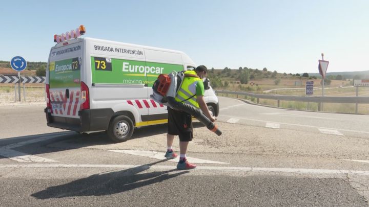 De árboles caídos a agujeros en la carretera: así protegen a los ciclistas y el recorrido