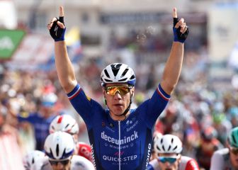 Jakobsen gana en La Manga y aguanta el pulso por el verde