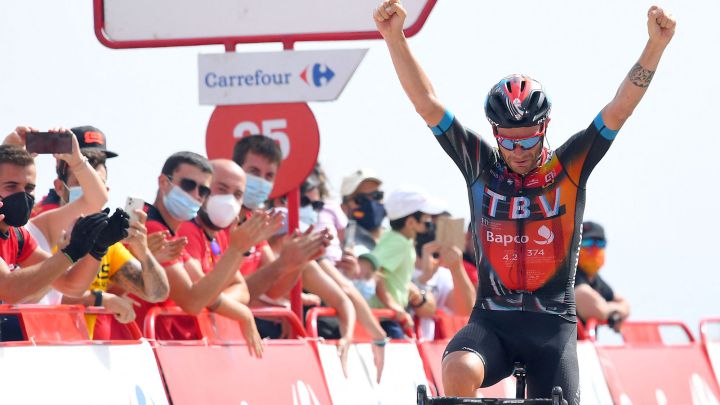 Damiano Caruso al llegar a meta en la etapa 9 de La Vuelta 2021.