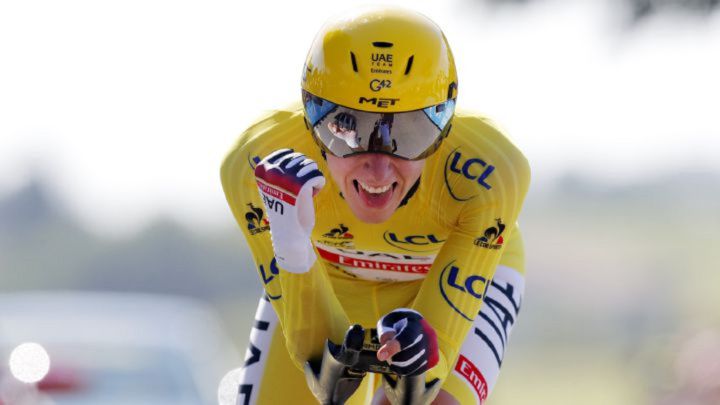 Tadej Pogacar en una etapa del Tour de Francia 2021.