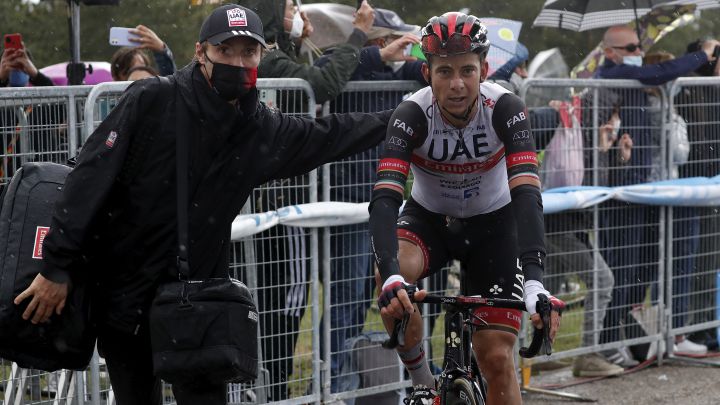 El ciclista italiano Davide Formolo llega a meta tras la sexta etapa del Giro de Italia 2021 entre Grotte di Frassasi y Ascoli Piceno.