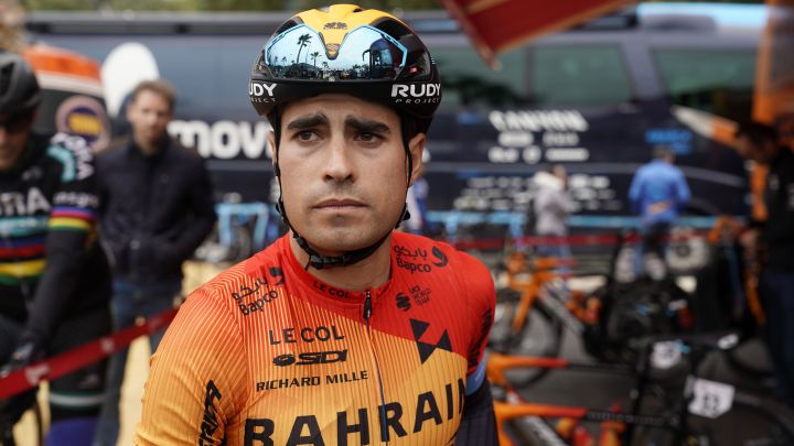 El ciclista español del Bahrain-Victorious Mikel Landa antes de tomar la salida en la Vuelta a Andalucía 2020.
