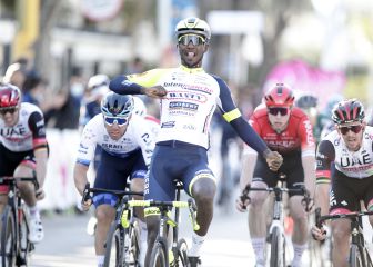 Girmay da la sorpresa al esprint en Alcúdia con Cortina cuarto