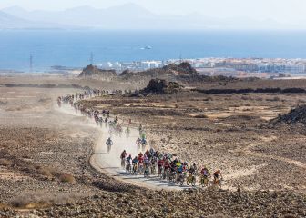 Vuelve Fuertebike, la maratón ciclista canaria entre dunas y volcanes