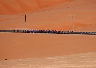 Ciclismo y arena en el Tour de Emiratos Árabes Unidos