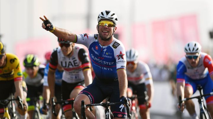 Cavendish se impone en el esperpento del UAE Tour