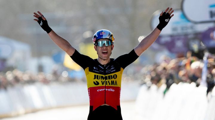 Wout van Aert gana en Ninove su primera carrera del año