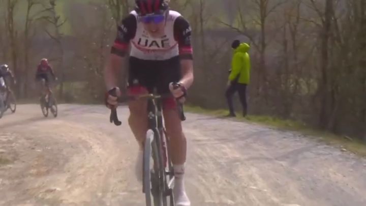 ¿Pero esto qué es? La salvajada total de Pogacar de ciclista que va a marcar una época