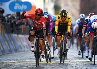 Ewan vence al esprint para evitar la 'travesura' de Pogacar