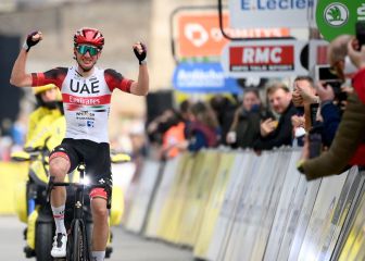 Roglic se defiende al ataque en la exhibición de McNulty