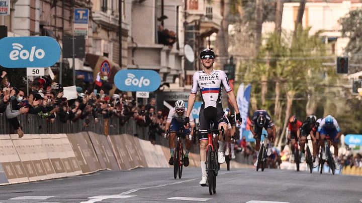 Mohoric gana San Remo con un descenso suicida en el Poggio