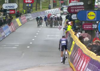 El sprint a toda pastilla se encuentra con un ciclista en sentido contrario y el final es insuperable