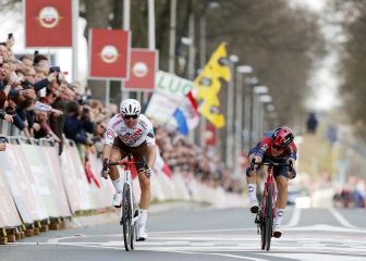 La foto finish otorga la Amstel a Kwiatkowski ante Cosnefroy