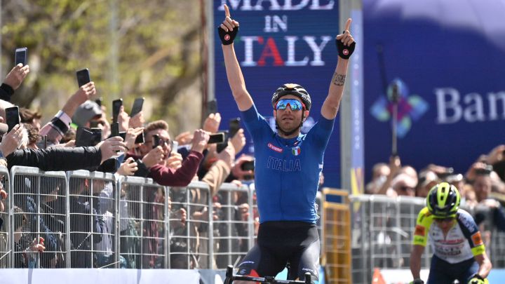 Damiano Caruso tras su victoria en la segunda etapa del Giro de Sicilia 2022.