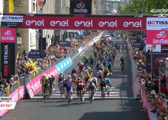 Démare triunfa al esprint y Juanpe López sigue de rosa