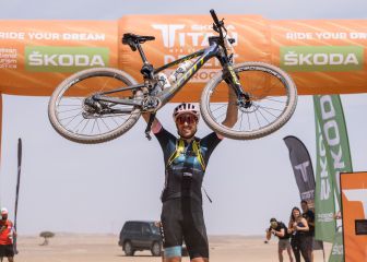 Mantecón da una clase de navegación en el desierto