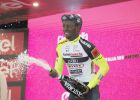 Girmay volverá a entrenar en 10 días tras su corchazo en el Giro